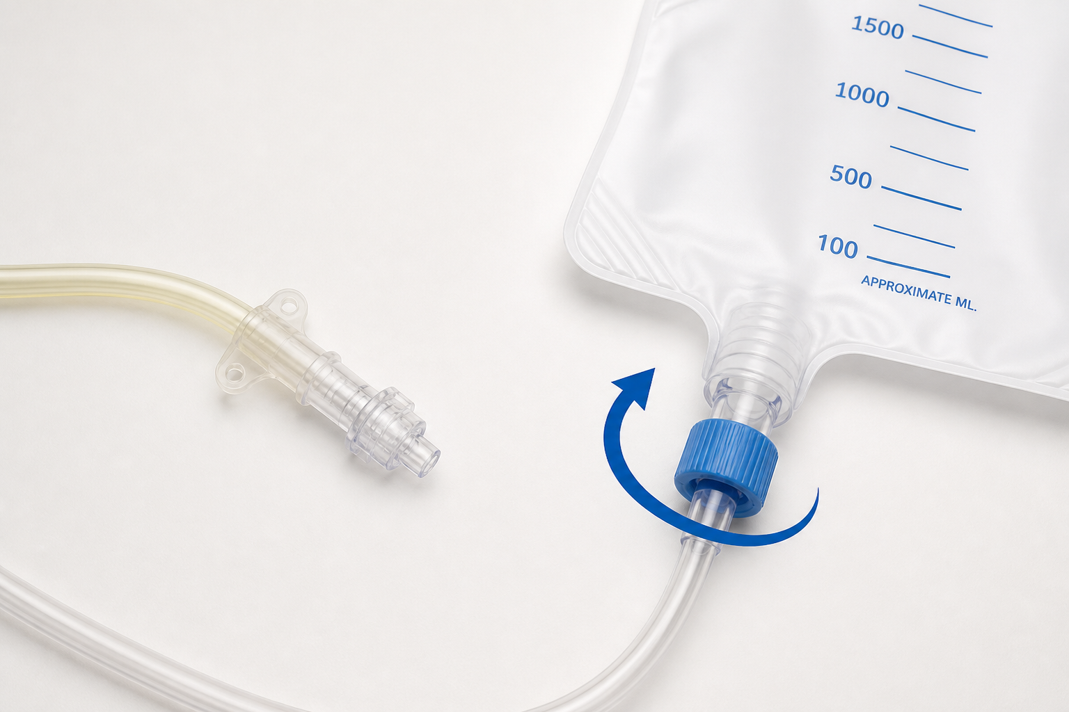 Conector de giro del tubo a la bolsa de gravedad; gire el collar estriado azul para desenroscar. Tube-to-gravity-bag twist connector; twist the ribbed blue collar to unscrew.